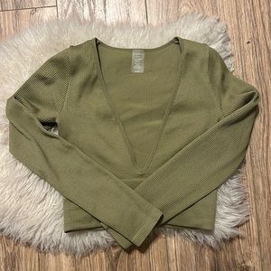 OLIVE GREEN DEEP VNECK CROP TOP